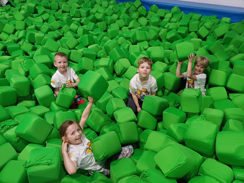 Wycieczka klas pierwszych do Parku Trampolin
