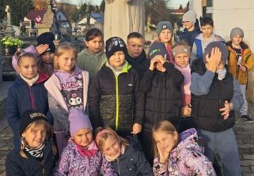 Lekcja pamięci - wizyta na cmentarzu