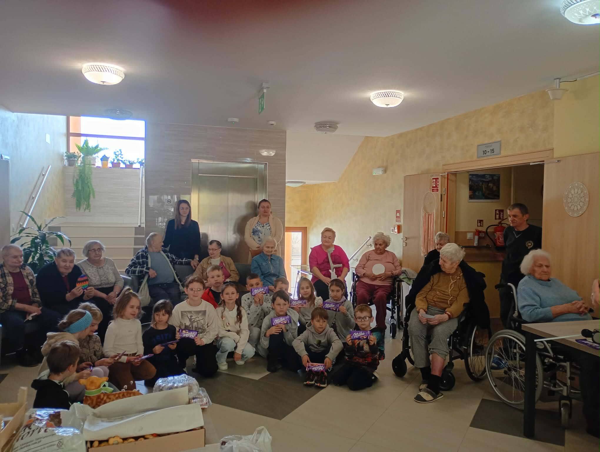 Wizyta wolontariuszy „Małe Serduszka” w Domu Pomocy Społecznej w Wapiennem