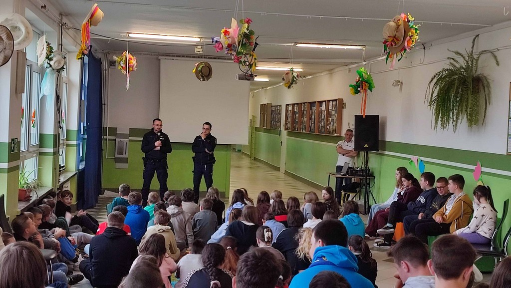 Bezpieczeństwo i relacje – spotkania z policją oraz film edukacyjny