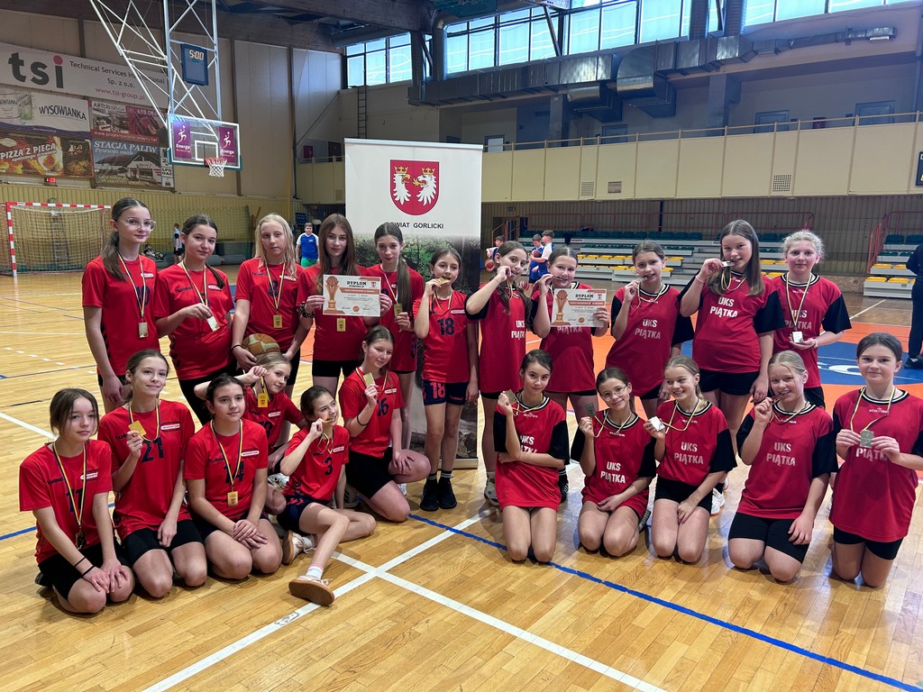 Powiatowe Igrzyska Dzieci w koszykówce chłopców i dziewcząt